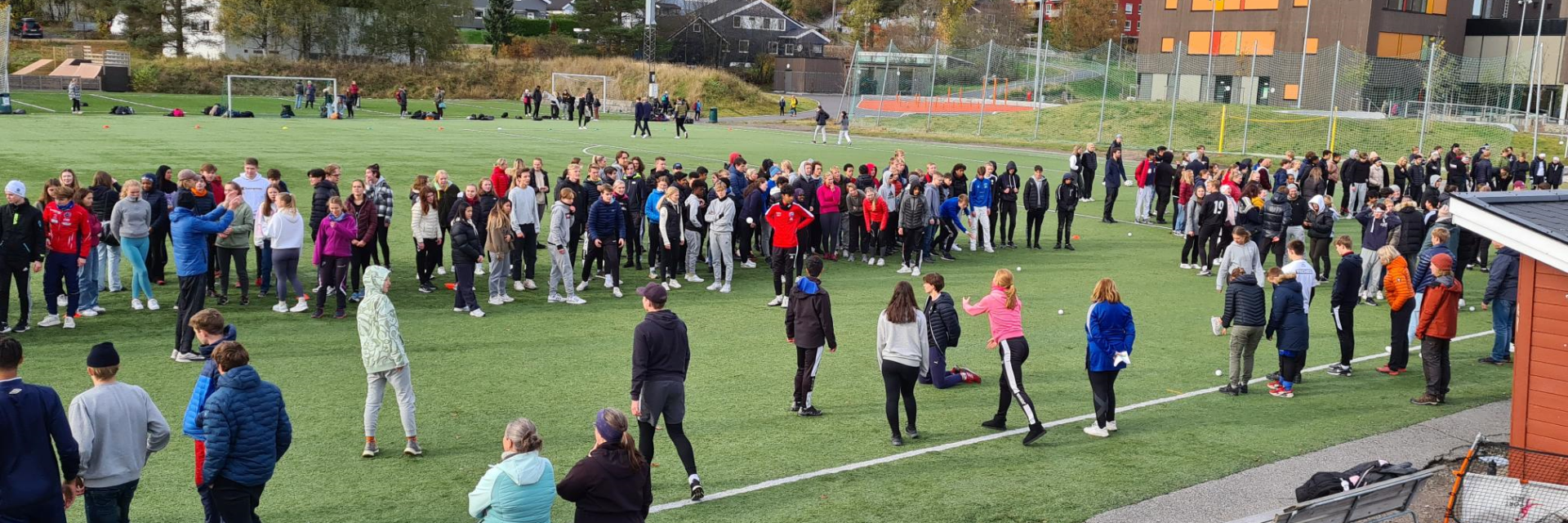 Mesteparten av aktivitetene foregikk på idrettbanen.