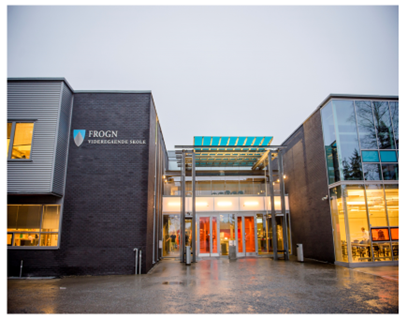 Bilde av skolens inngangsparti. - Klikk for stort bilde