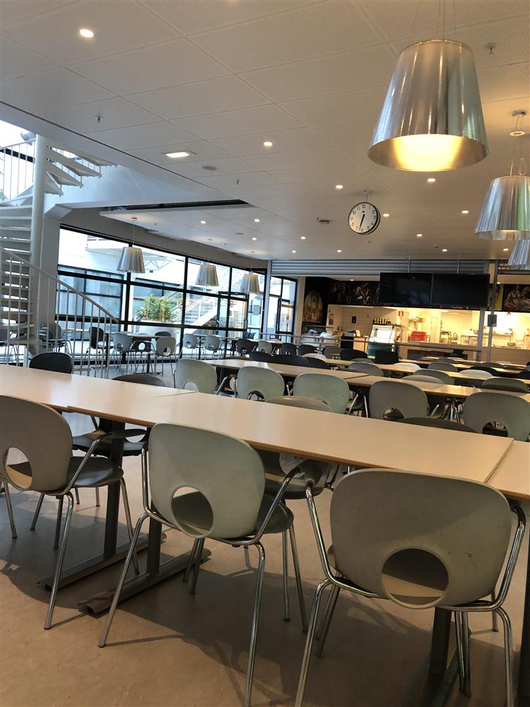 sittegrupper og serveringsdisk - Klikk for stort bilde