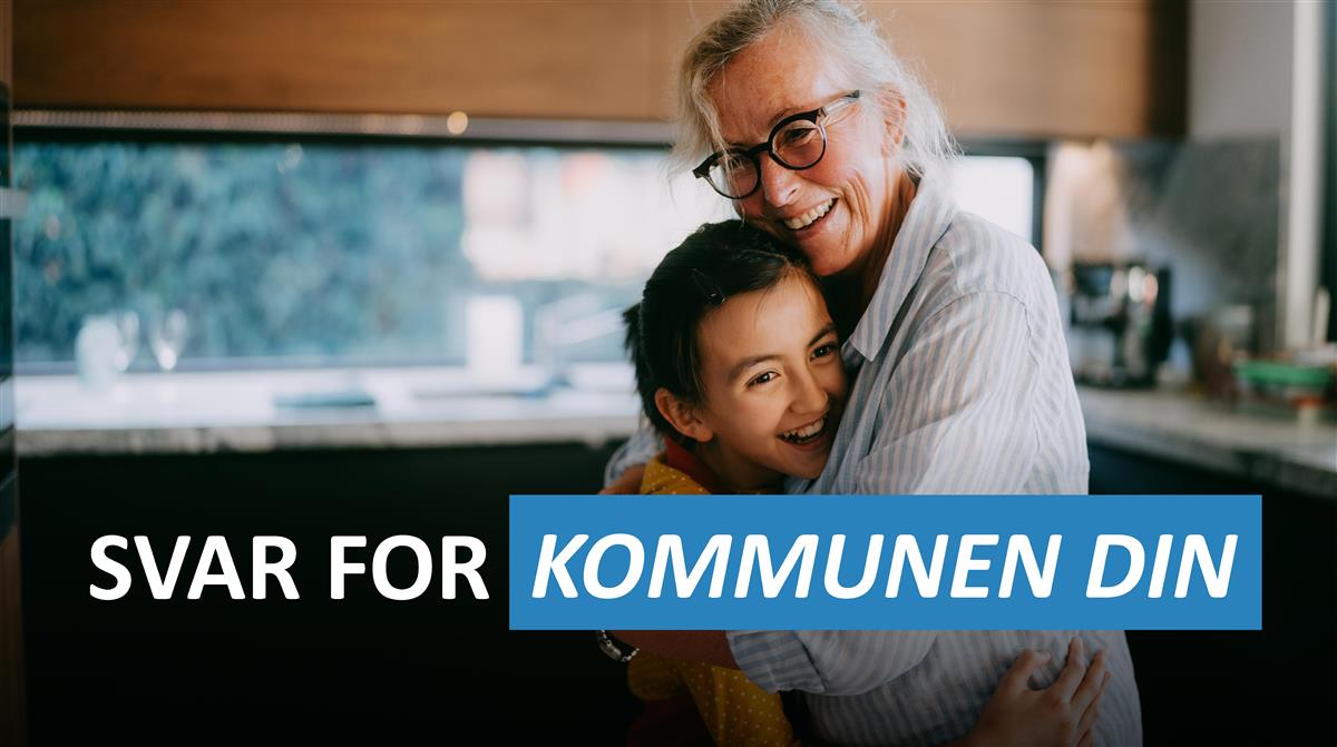 Tekst på bilde: "Svar for kommunen din" Eldre kvinne klemmer en liten gutt - Klikk for stort bilde